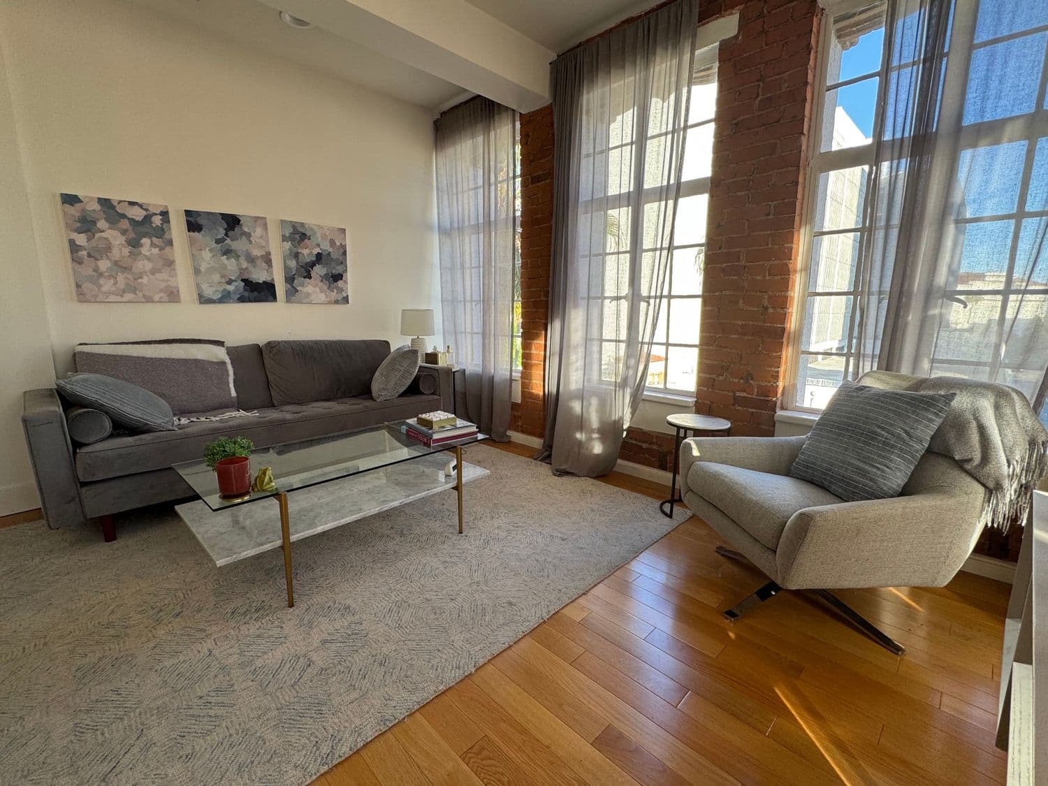 Calm, sunlit therapy office in Santa Monica